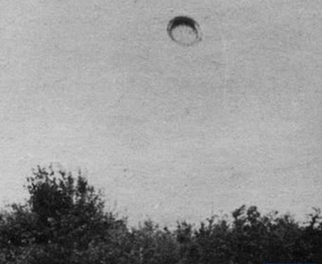 On August 18, 1968, a military technician Emil Barnea captured this photograph over the Hoia Baciu forest. Do you believe in UFO sightings?