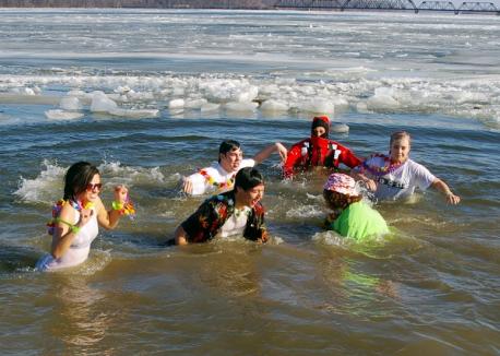 Source: wikipedia. A polar bear plunge is an event held during the winter where participants enter a body of water despite the low temperature. In the United States, polar bear plunges are usually held to raise money for a charitable organization. In Canada, polar bear swims are usually held on New Year's Day to celebrate the new year. Have you ever done a polar bear plunge?