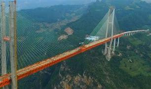 When it comes to height, the Duge Bridge is one of the most incredible bridges to visit. It is the highest bridge in China and the rest of the world. The height between the bridge and the ground is roughly 1,854 feet, while its length is about 4,400 feet. Located in Guizhou Province, the Bridge Duge connects two sides separated by a deep valley. Guizhou has ravine-filled and mountainous landscapes that made transportation quite tricky. Have you ever heard of this bridge?