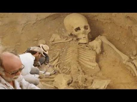 There is an overwhelming amount of evidence to support the existence of giants from the past. Huge skeletons have been unearthed on nearly every continent, but these discoveries are often disbelieved and credited as fairy tales, or concealed, as evidence supported by biblical accounts, which are unpopular, to say the least. Were you aware that actual giant skeletons have been discovered?