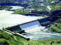 Grand Coulee Dam in Washington (Columbia River) is the largest in the United States. Nearly a mile long and 503 meters wide, its base area is large enough to hold all the pyramids of Giza. At 115 meters high, the dam is more than twice the height of Niagara Falls. Have you heard of this dam?