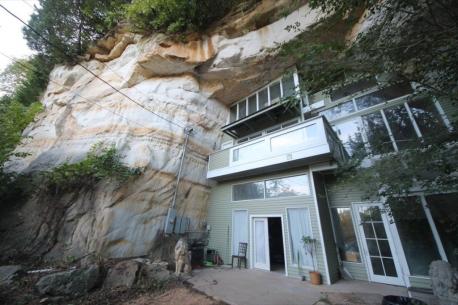 Missouri: Caveland - Once a licensed bomb shelter, the cave used to build Caveland was originally purchased on eBay by owners Curt and Deborah Sleeper. Now, the property features two stories of bedrooms, gently curving staircases, hardwood floors, and 28 sliding glass doors on its facade. Not to mention, a good portion of the cave is preserved inside the home. Have you ever made a purchase on eBay?