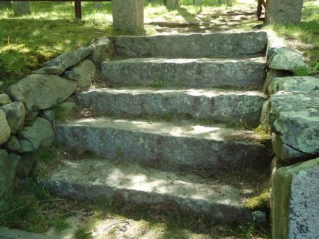 Washington: Maltby's 13 Steps to Hell - In Maltby Cemetery in Maltby, you'll find a set of 13 steps leading down into an underground crypt. Legend has it that anyone who makes the regrettable decision of climbing down those steps will be met with a vision of hell so terrifying it will drive them to insanity. Are you familiar with this legend?