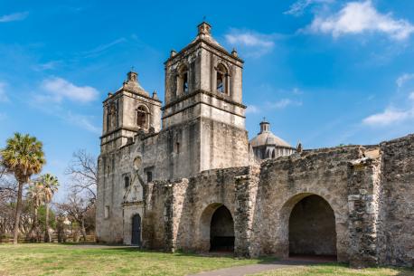 Texas: Mission Concepción - The Mission Concepción in San Antonio dates back to 1731 and is the oldest stone church in America that has not been restored, a testament to the structure's sturdiness. Frescos, although faded, are still visible in many of the rooms. The mission, part of San Antonio's Mission Trail, which also includes The Alamo, spans 11 acres and is a great example of Spanish Colonial style architecture. Have you ever visited this attraction?