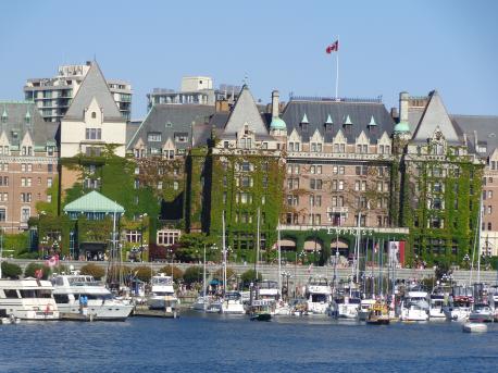 British Columbia - The Fairmont Empress - The Fairmont Empress is one of the oldest hotels in Victoria, British Columbia and is an iconic symbol of the city itself. Opened in 1908, this gorgeous hotel was designed by Francis Rattenbury and overlooks the Victoria Harbour. Have you ever stayed at this hotel?