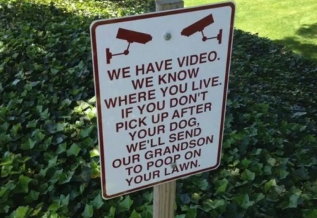 These homeowners aren't playing around, and they do not want your dog's poop on their lawn. While some people might let it slide if they find a bit of dog poop here and there, these good citizens are holding their neighbors accountable. Do you have a dog?