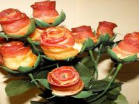 These roses are made with rolled up bacon and artificial rose stems,relatively easy to make.Is this something I should make for St,Valentines day?